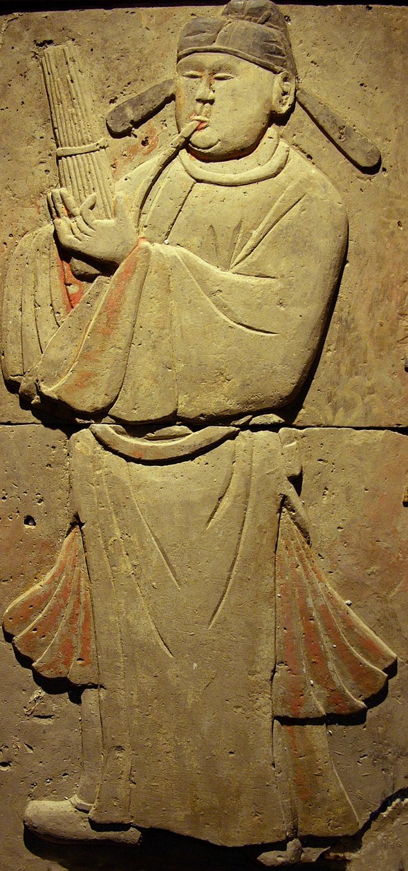 Shaanxin maakunnasta Xianin Steles Forest Museumista löydetty terrakottastela muusikon Tang-dynastian (618-907) kanssa. Valokuvaus, Leonard de Selva, Kiina, 2006. tekijältä Tang Dynasty Chinese School