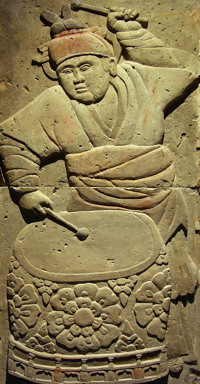 Shaanxin maakunnasta Xianin Steles Forest Museumista löydetty terrakottastela muusikon Tang-dynastian (618-907) kanssa. Valokuvaus, Leonard de Selva, Kiina, 2006. tekijältä Tang Dynasty Chinese School