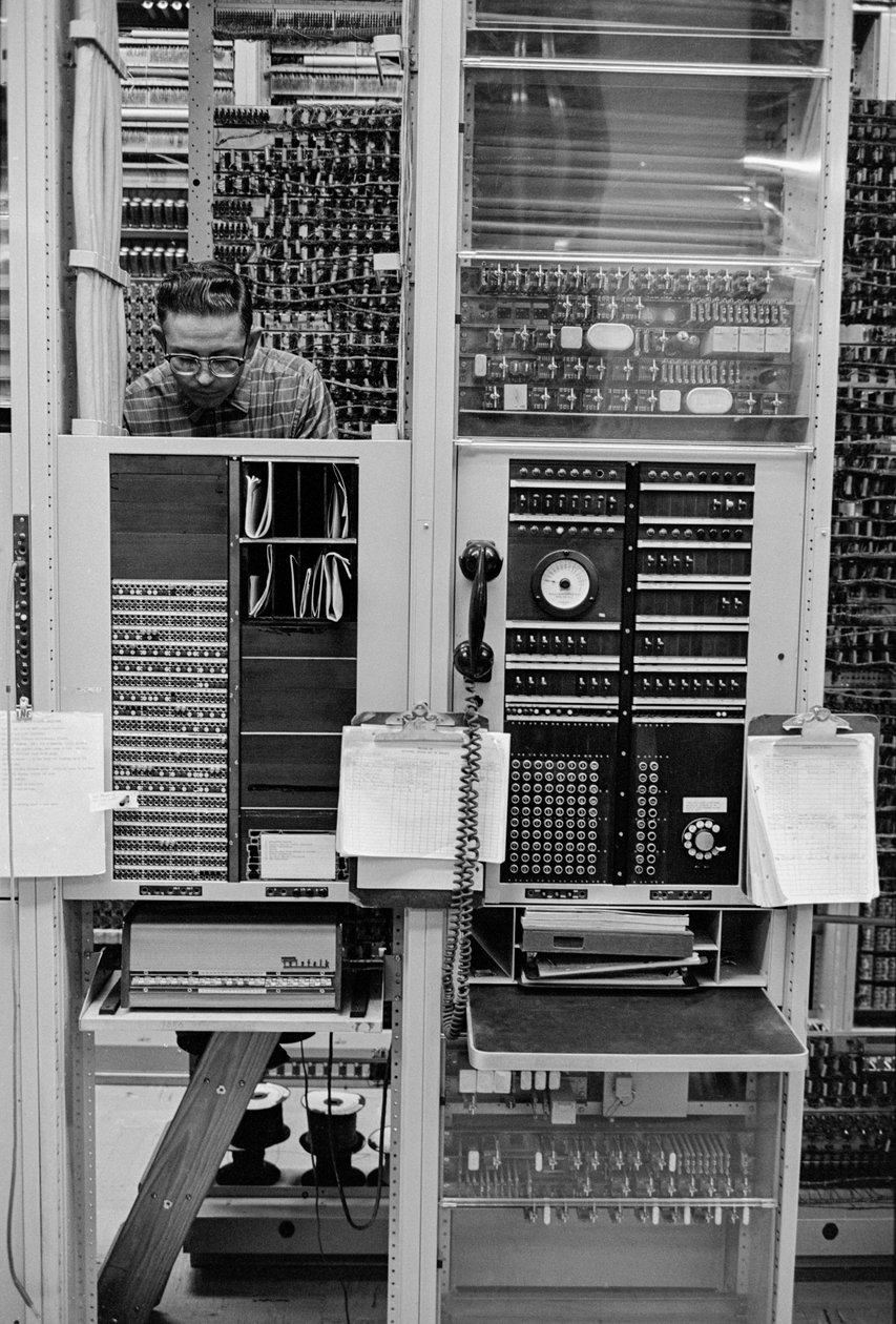 Puhelinlaitteiden huolto PacTel aka Pacific Telephone Bellinghamissa, ... tekijältä Ted Spiegel