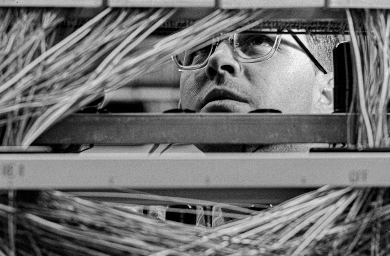 Puhelinlaitteiden huolto PacTel aka Pacific Telephone Bellinghamissa, ... tekijältä Ted Spiegel
