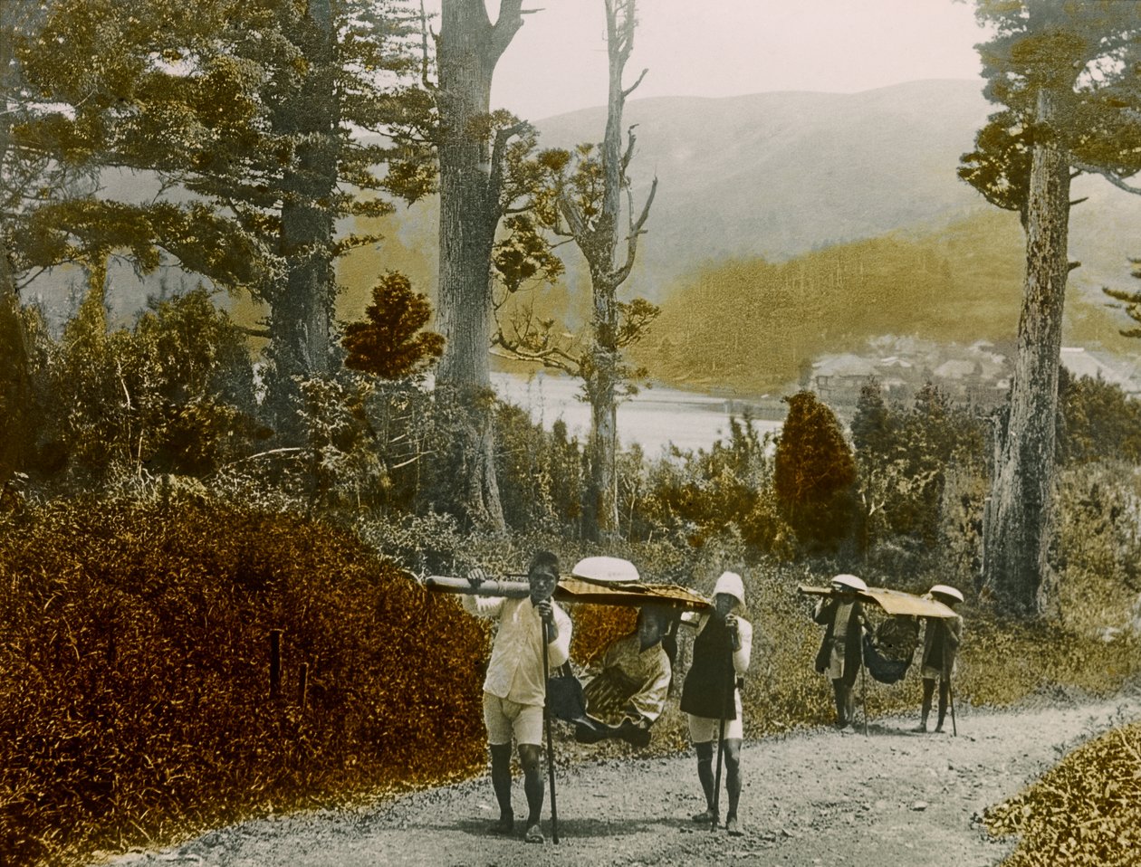 Japanilaistyttö Kagossa, Hakonen alueella, noin 1900 - 1915 (valokuva). tekijältä Teijiro Takagi