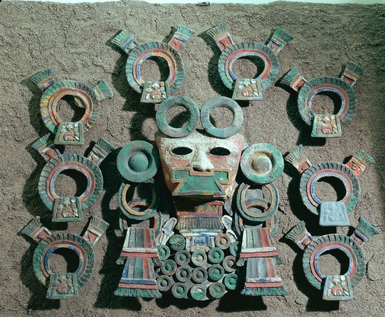 Suitsuke (yksityiskohta), n. 350-550 (monivärinen terrakotta) tekijältä Teotihuacan