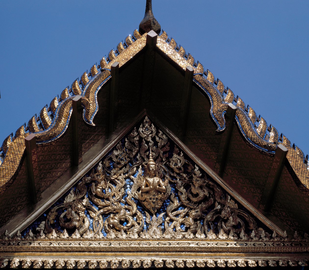 Yksityiskohta ovesta tekijältä Thai School