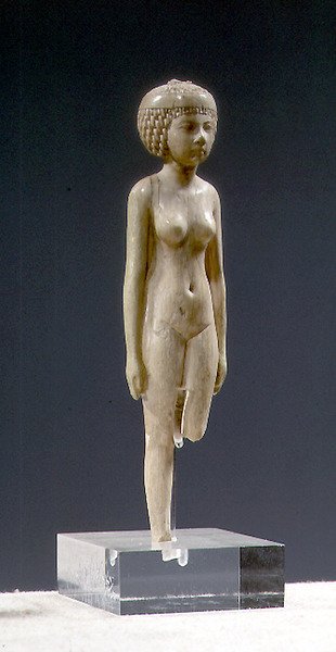 Alaston naisen patsas (norsunluu) Kolmas tekijältä Third Intermediate Period Egyptian
