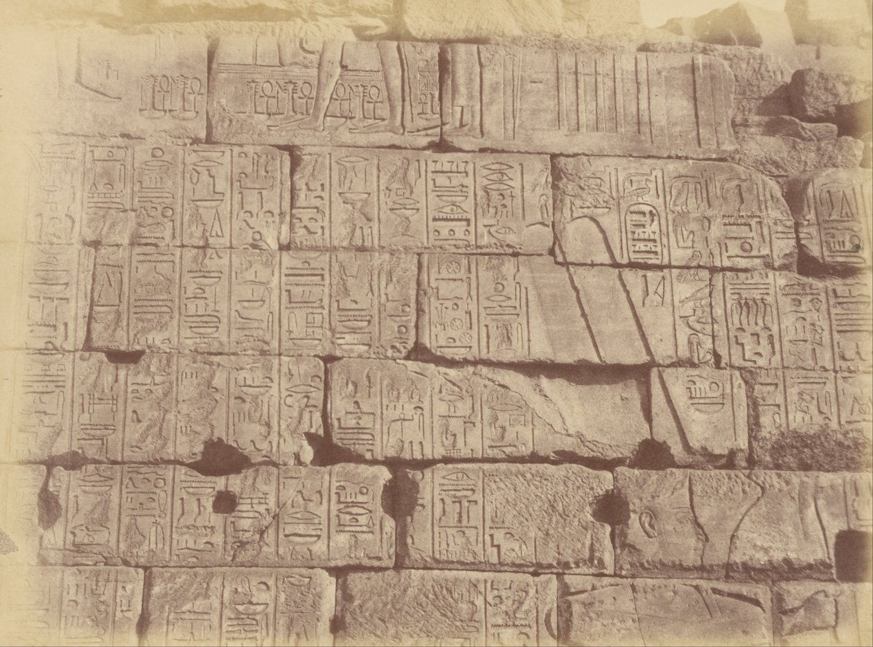 (Lähikuva hieroglyfikirjoituksista ja veistoksista (luettelo voitetuista kansakunnista), Karnak) tekijältä Théodule Devéria