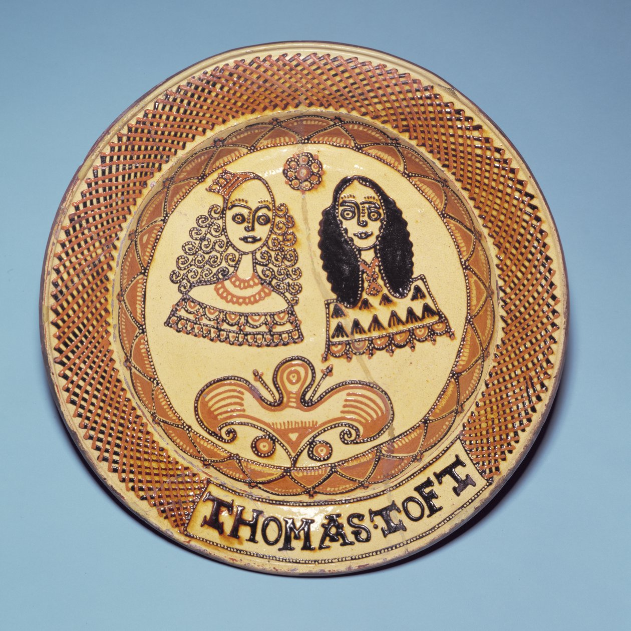 Staffordshiren laatta, jossa on kuvattu kuningas Kaarle II (1630–1685) ja Braganzan kuningatar Katariina (1638–1705) (keramiikka) tekijältä Thomas Toft