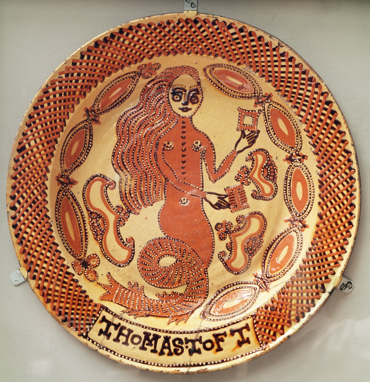 Mermaid Dish, Staffordshire, n. 1670-1689 (lyijylasitetut keramiikka) tekijältä Thomas Toft