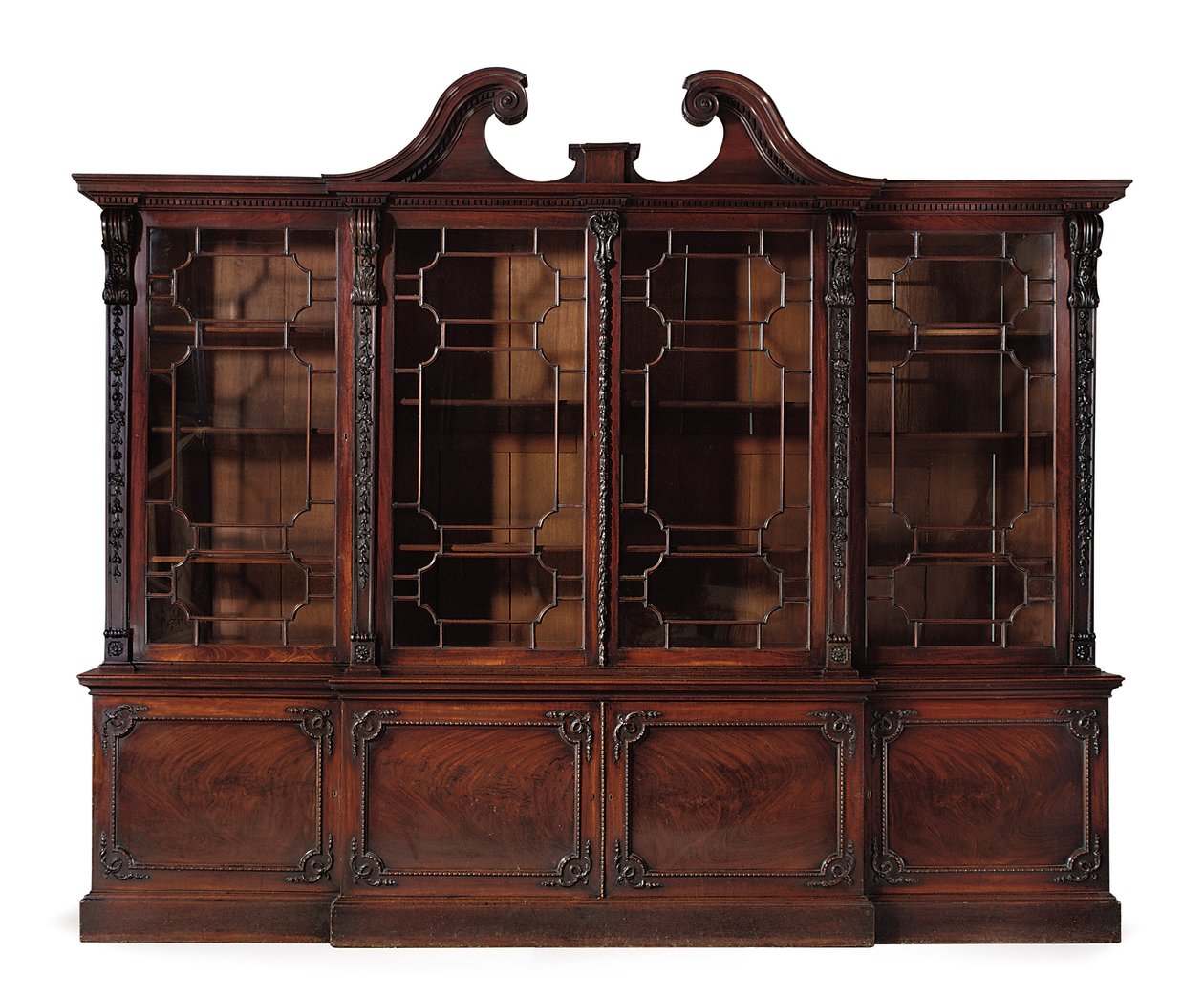 George III -kirjahylly tekijältä Thomas Chippendale