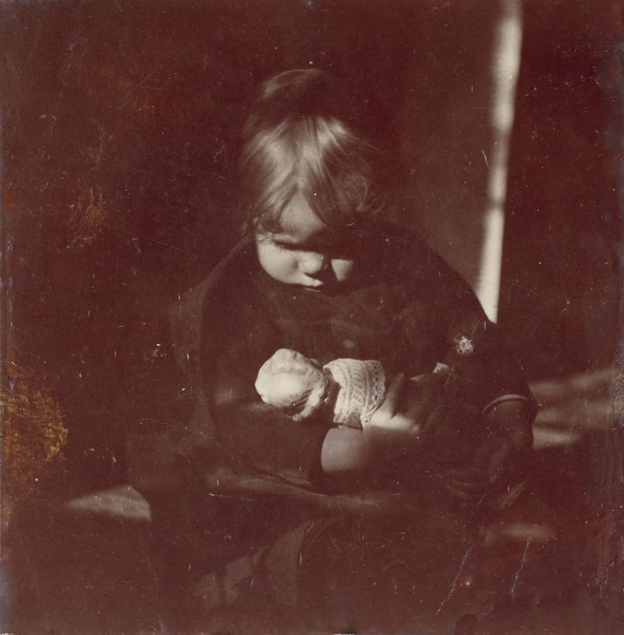 Betty Reynolds Doll on Lapin kanssa, n. 1885. tekijältä Thomas Eakins