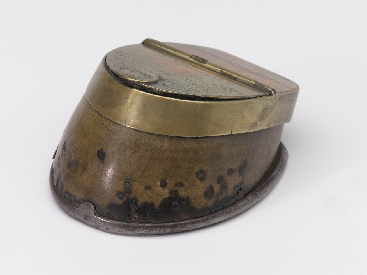 Kapteeni William Tyrwhitt Drake, Royal Horse Guards, n. 1829 kuuluva hevosen kavion mustesyvennys (mustesäiliö, hevosen kavio) tekijältä Thomas Lee