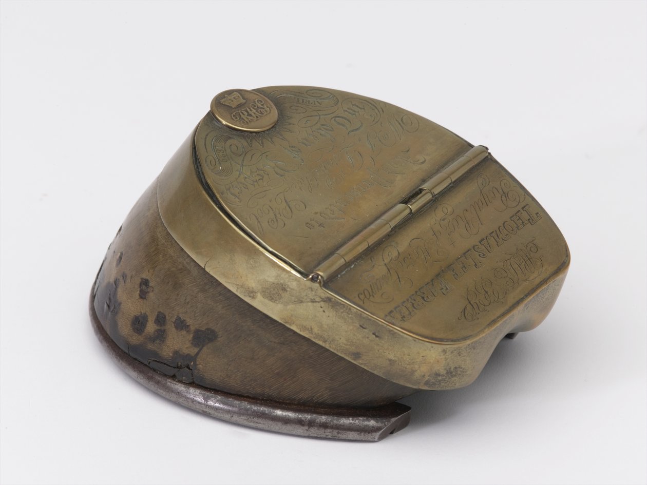 Kapteeni William Tyrwhitt Drake, Royal Horse Guards, n. 1829 kuuluva hevosen kavion mustesyvennys (mustesäiliö, hevosen kavio) tekijältä Thomas Lee