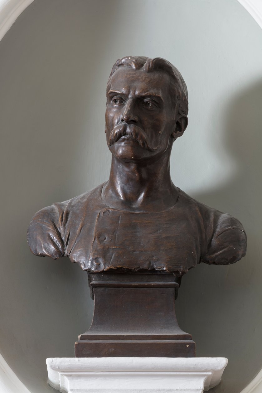 Sir Mervyn Macartneyn rintakuva, n. 1899 (pronssi) tekijältä Thomas Stirling Lee