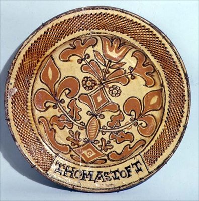 Staffordshiren ruokalaji, n. 1680 (slipware) tekijältä Thomas Toft