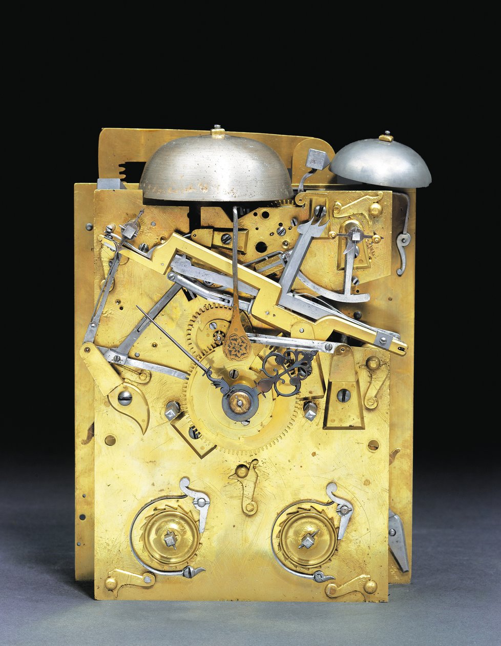 Yksityiskohta James II -asennetusta iskevästä kiinnikkeestä, jossa on vetoneljännestoisto, no. 166, n. 1690-1695 tekijältä Thomas Tompion