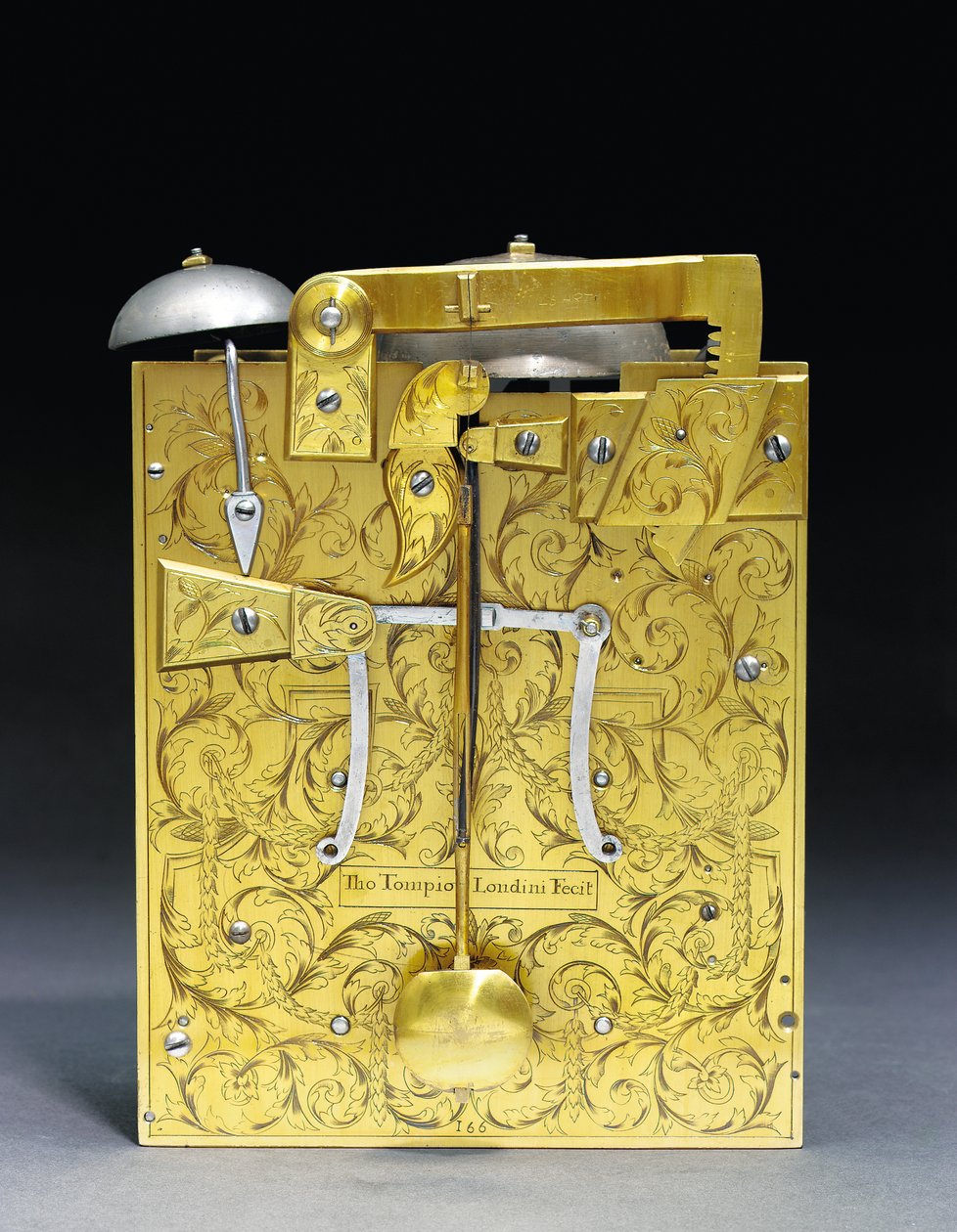 James II -asennettu iskevä kannatinkello vetoneljännestoistolla, no. 166, n. 1690-95 (kullattu metalli) (katso myös 867502-3) tekijältä Thomas Tompion