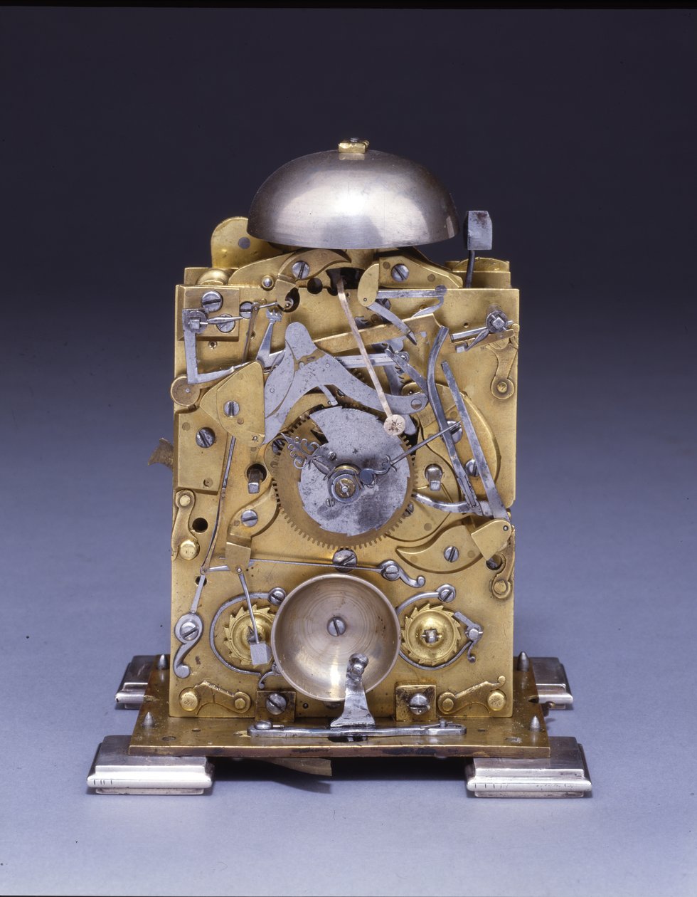 Pienoiskokoinen iskevä kello, nro 222, n. 1695 tekijältä Thomas Tompion