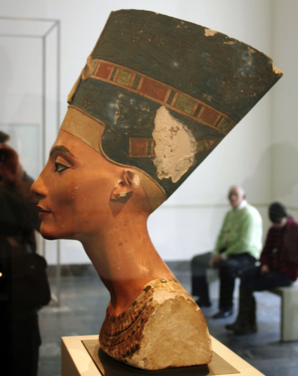 Muotokuva Nefertitin (1300-luvulla eKr.) farao Akhenatonin kuningatar-puolison rintakuva Egyptin museossa Altes Museum Berlinissä. tekijältä Thutmose Thutmose