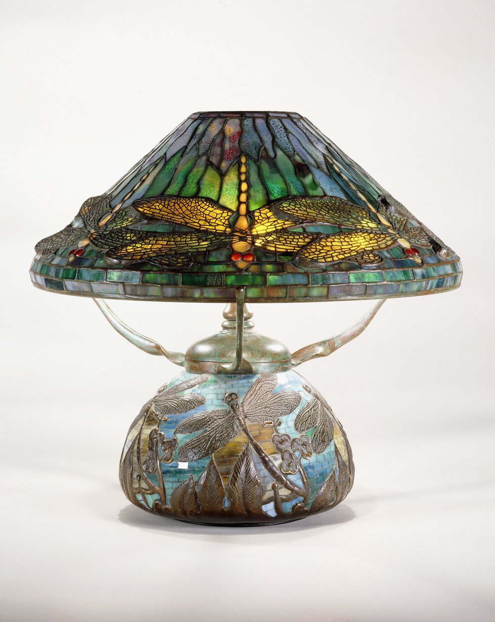 Tiffany Studios Dragon Fly -pöytävalaisin tekijältä Tiffany and Company