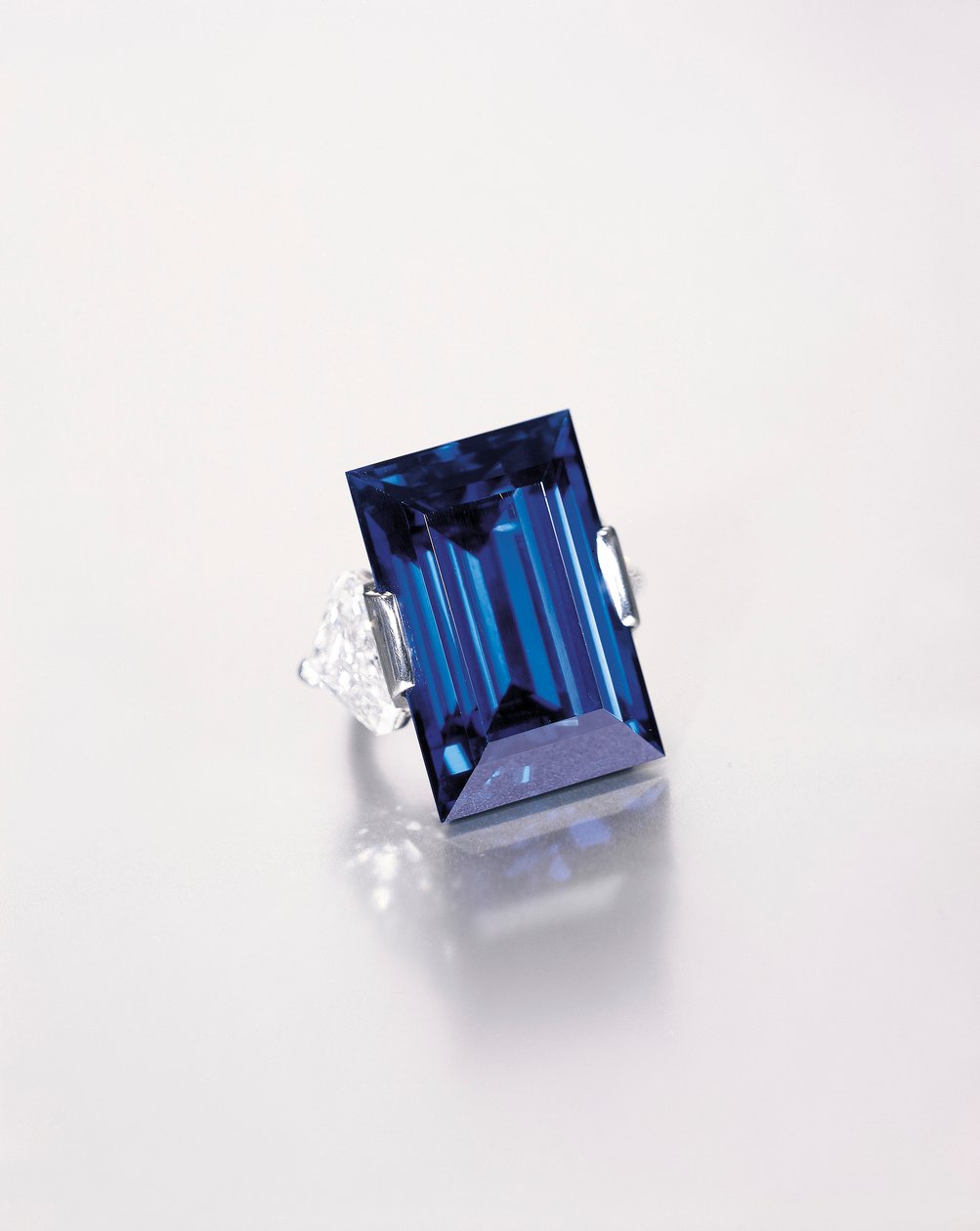 Rockefeller Sapphire (timantit, safiiri ja platina) tekijältä Tiffany and Company