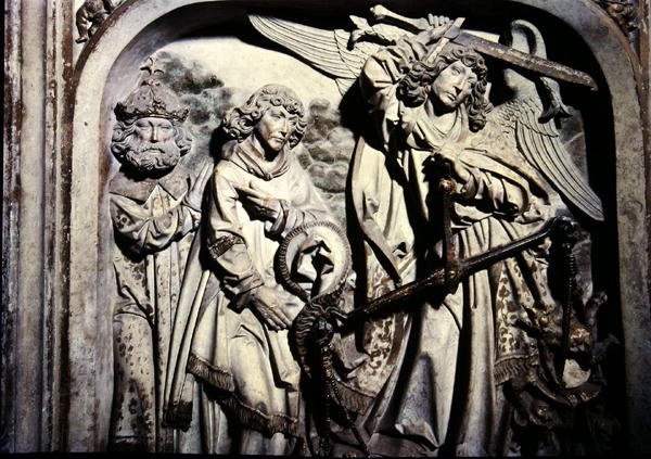 Henri II:n (973-1024) ja hänen vaimonsa Kunigunden hauta, yksityiskohta Henri II:n sydämen punnitsemisesta St. Laurencen läsnäollessa tekijältä Tilman Riemenschneider