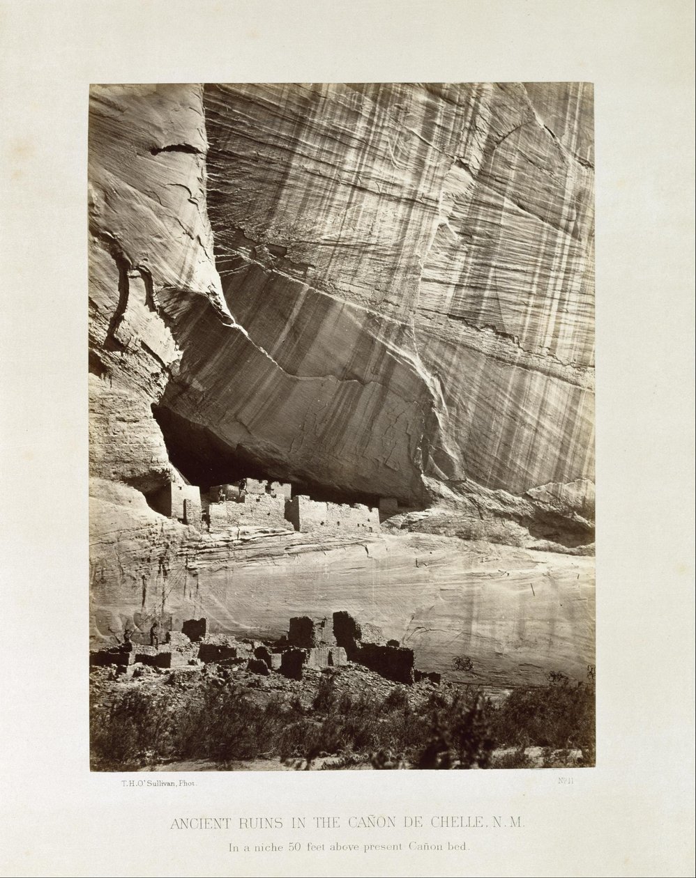 Muinaiset rauniot Cañon de Chellessä, N.M. (alue) tekijältä Timothy H. OSullivan