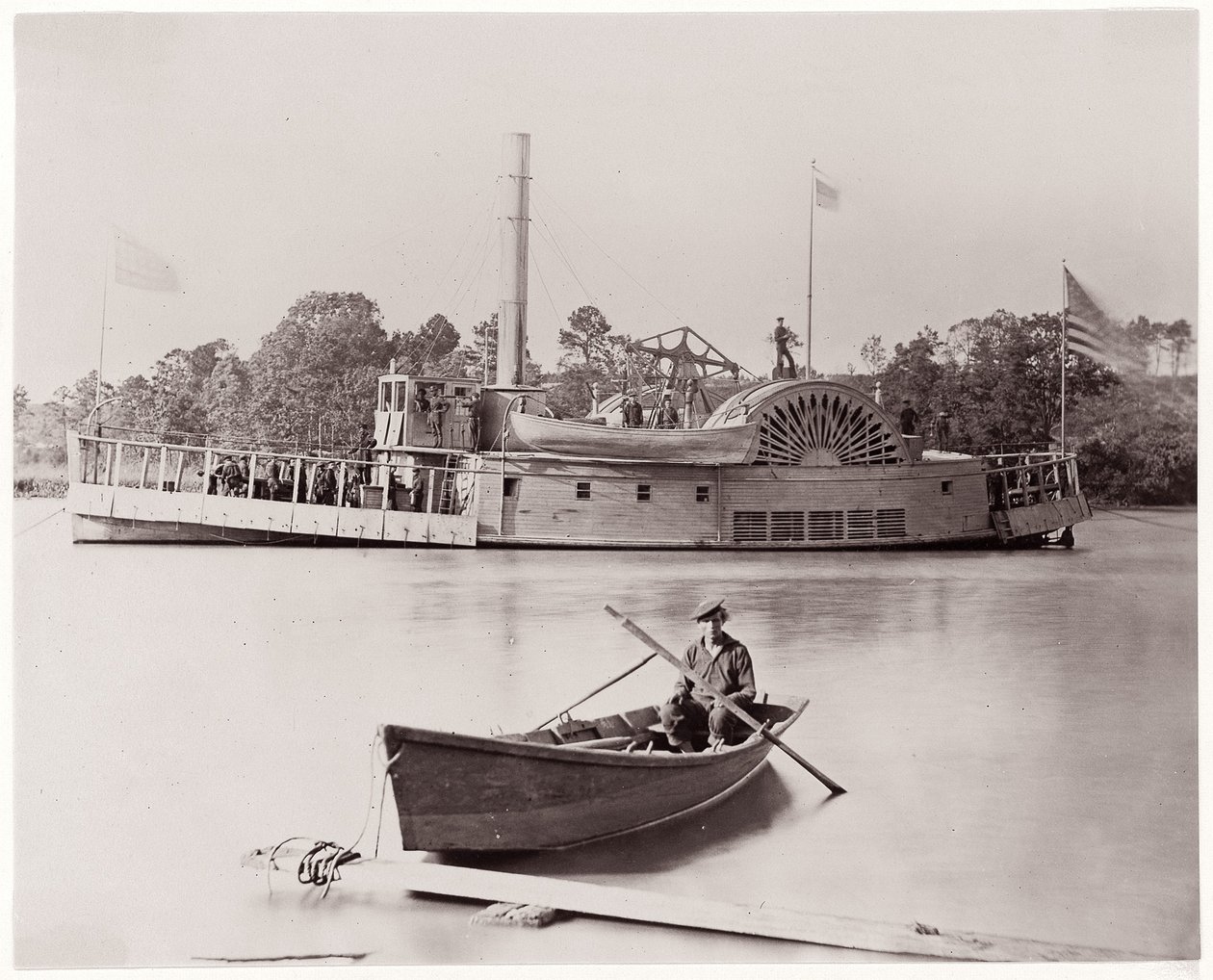 U.S. Gunboat, 1861-65 (albuminhopeapainatus lasinegatiivista) tekijältä Timothy H. OSullivan