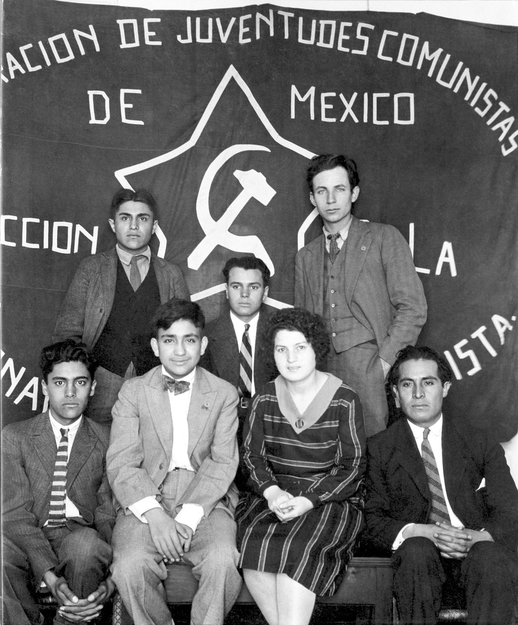 Meksikon kommunistisen puolueen nuorisojärjestön kansallinen komitea, Mexico City, 1928. tekijältä Tina Modotti