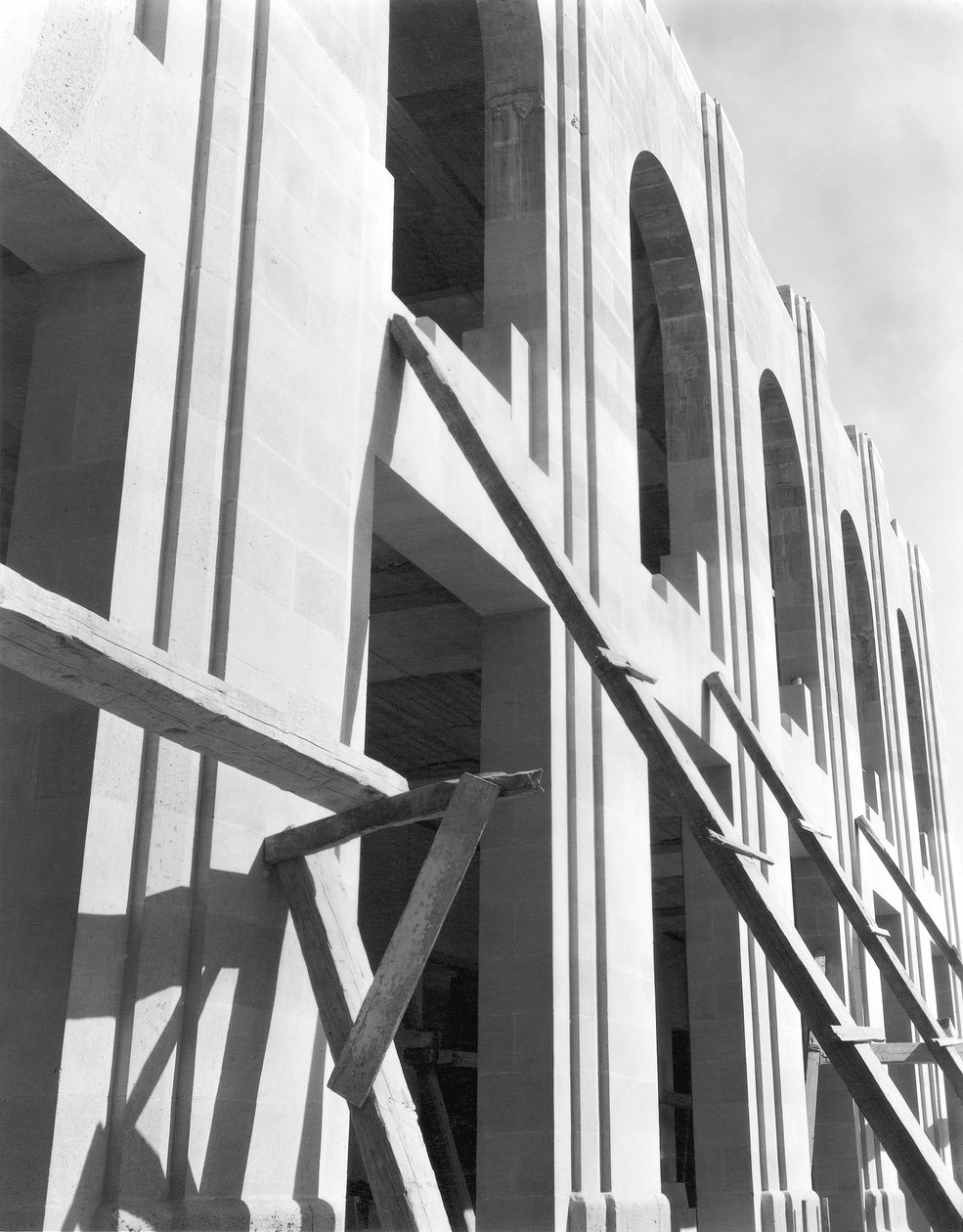 Rakennustelineet Stadiumilla, Mexico City, 1927 tekijältä Tina Modotti