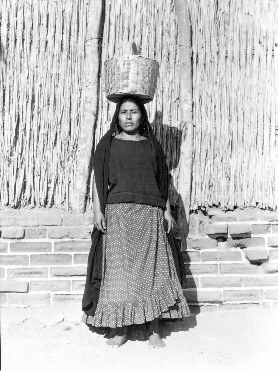 Nainen Juchitanissa, Meksikossa, 1929 tekijältä Tina Modotti