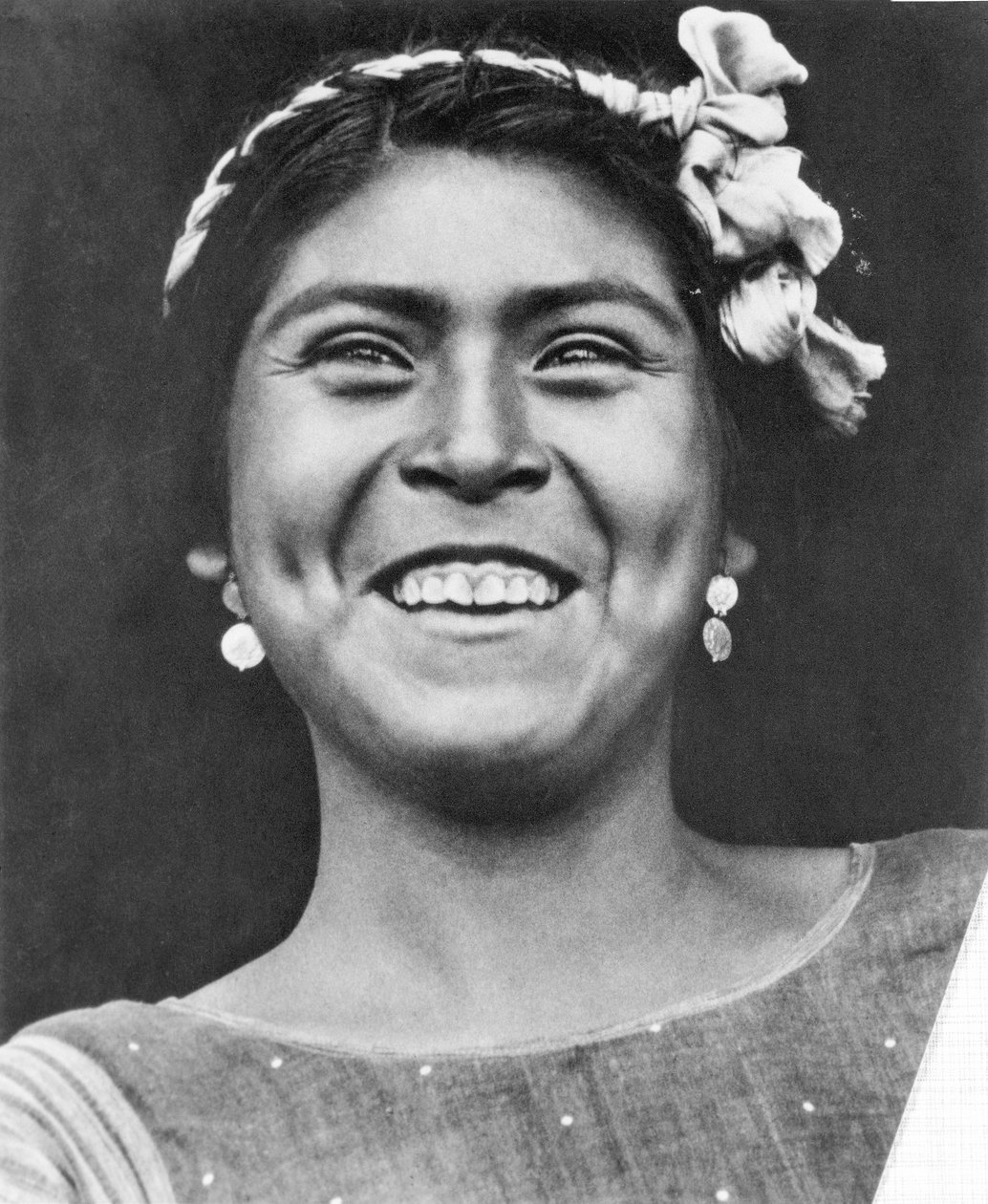 Nainen Tehuantepecistä, Meksikosta, 1929 tekijältä Tina Modotti
