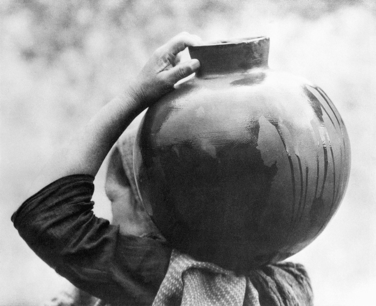 Nainen Ollan kanssa, Meksiko, n. 1927 tekijältä Tina Modotti