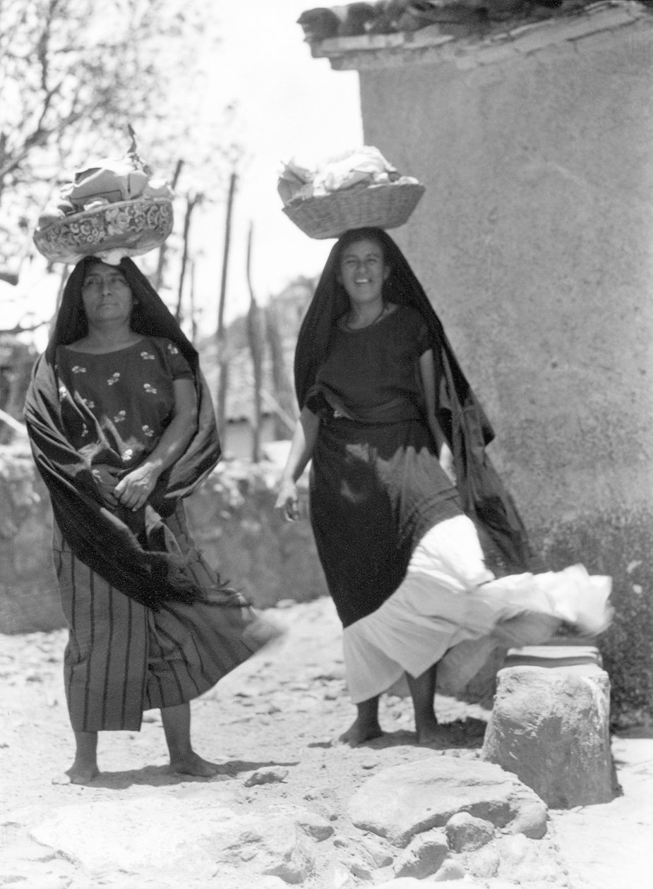 Naiset Tehuantepecissä, Meksikossa, 1929 tekijältä Tina Modotti