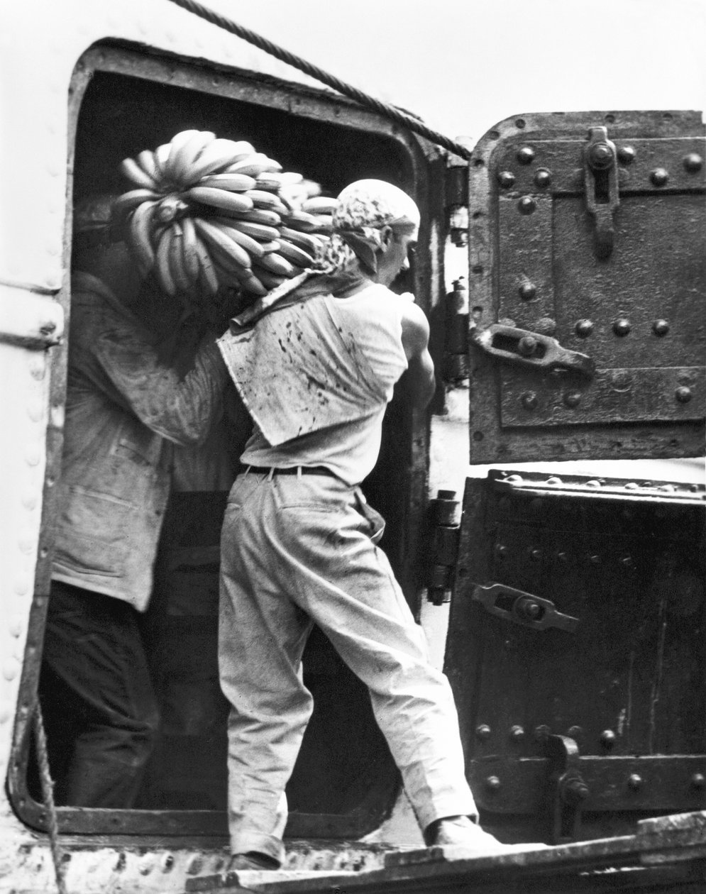 Työntekijät lastaavat banaaneja, Veracruz, 1927 tekijältä Tina Modotti