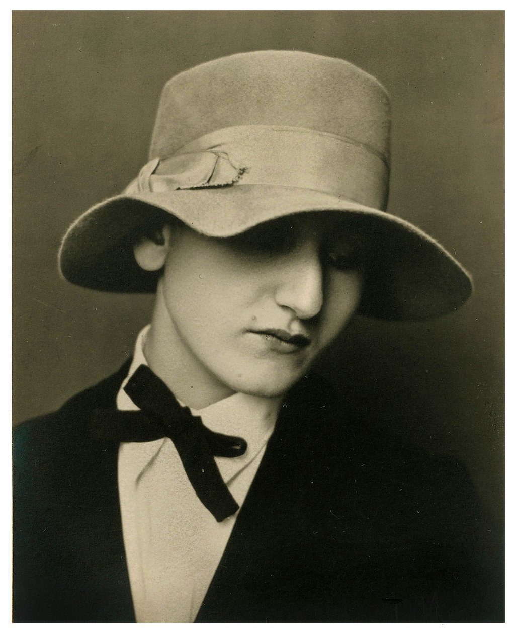 Anita Brennerin muotokuva, n. 1925 tekijältä Tina Modotti