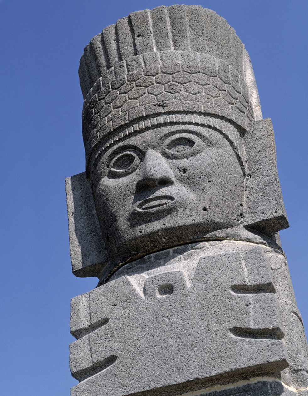 Lähikuva "Atlante"-hahmosta Tlahuizcalpantecuhtlin pyramidissa tekijältä Toltec