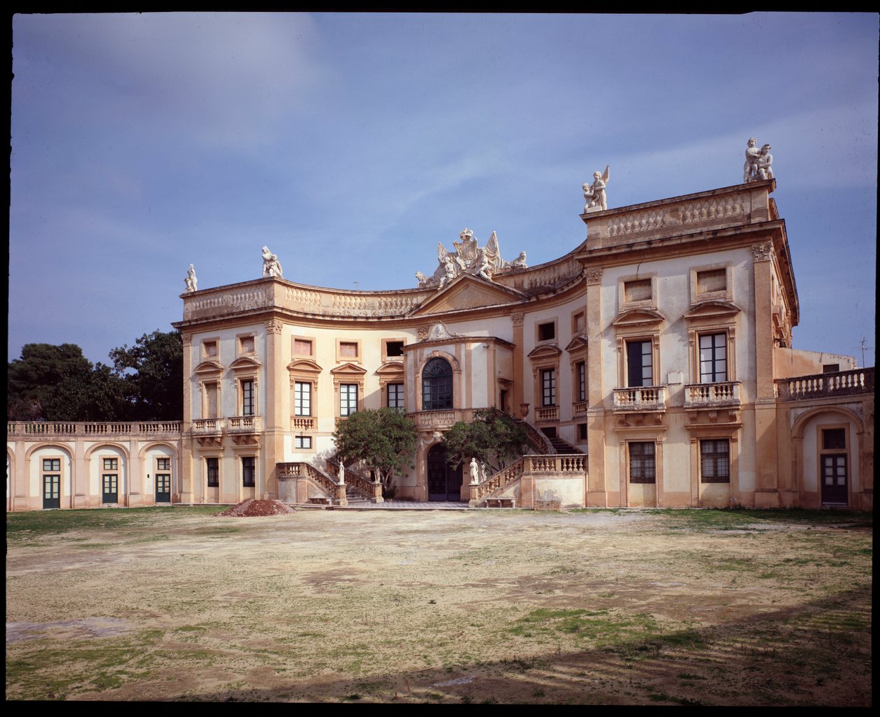 Villa Valguarneran ulkonäkymä tekijältä Tommaso Maria Napoli