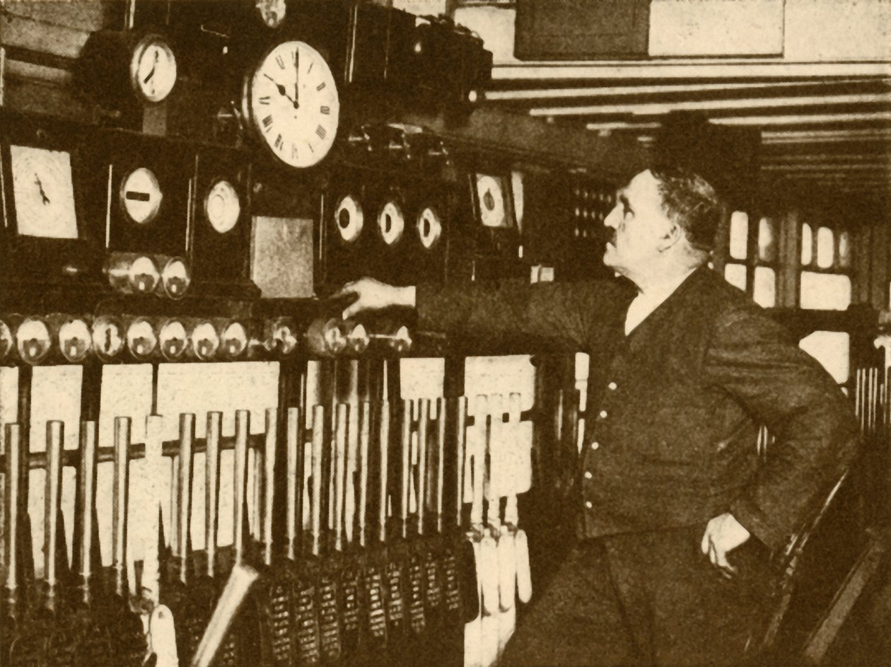 Päivittäisen aikasignaalin tallennus Liverpool Streetin asemalla, Lontoossa ja North Eastern Railwaylla, 1930. tekijältä Topical Press Agency