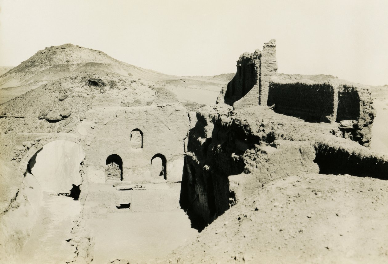 Pyhän Simeonin luostarin suuren säilytystilan (qasr) sisätilat, Assuan, Egypti, valokuvaaja Ugo Monneret de Villard. tekijältä Ugo Monneret de Villard