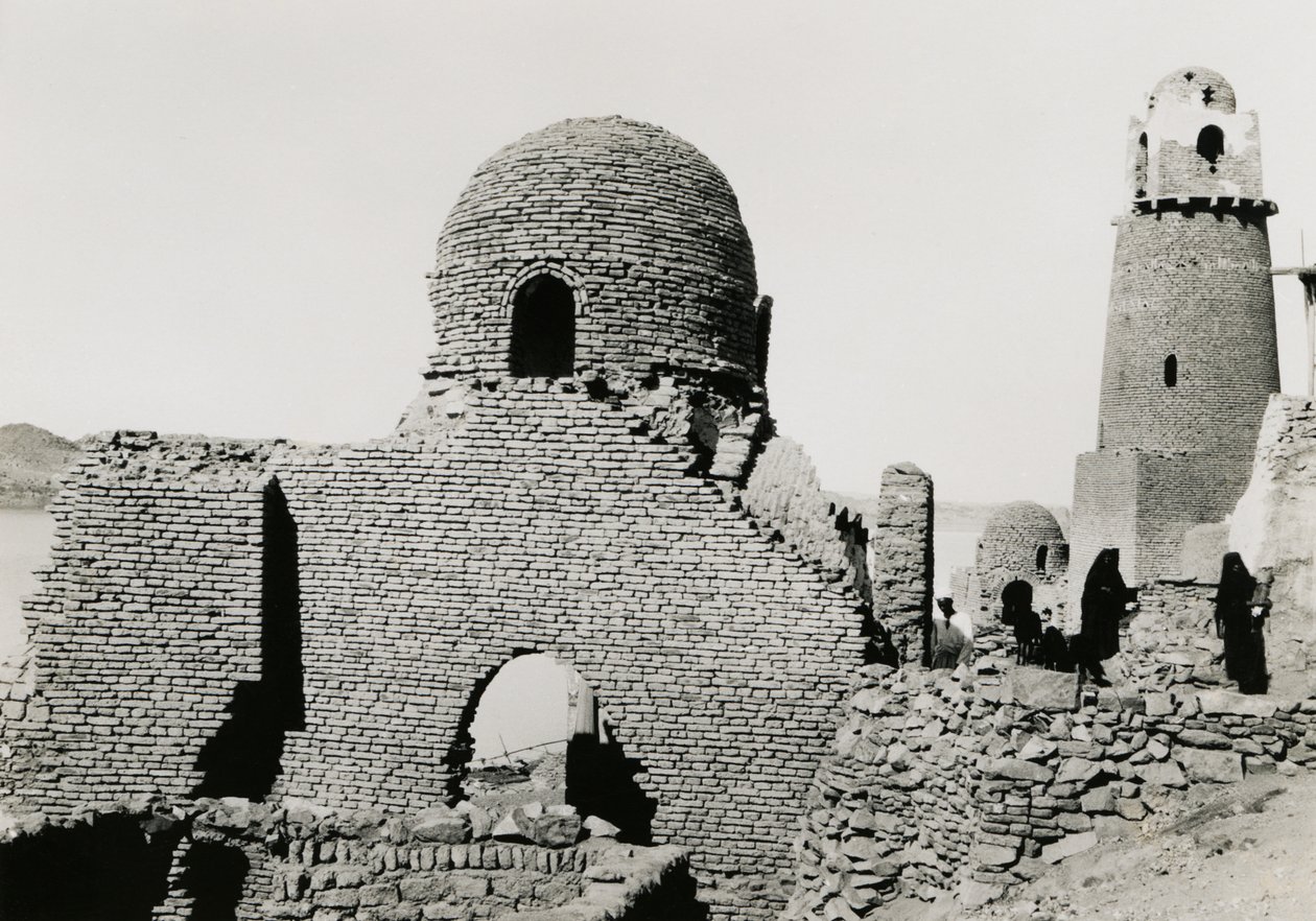 Al-Mashhad al-Baharin minareetti ja moskeijan rauniot, lähellä Assuania, Egypti, valokuvaaja Ugo Monneret de Villard. tekijältä Ugo Monneret de Villard