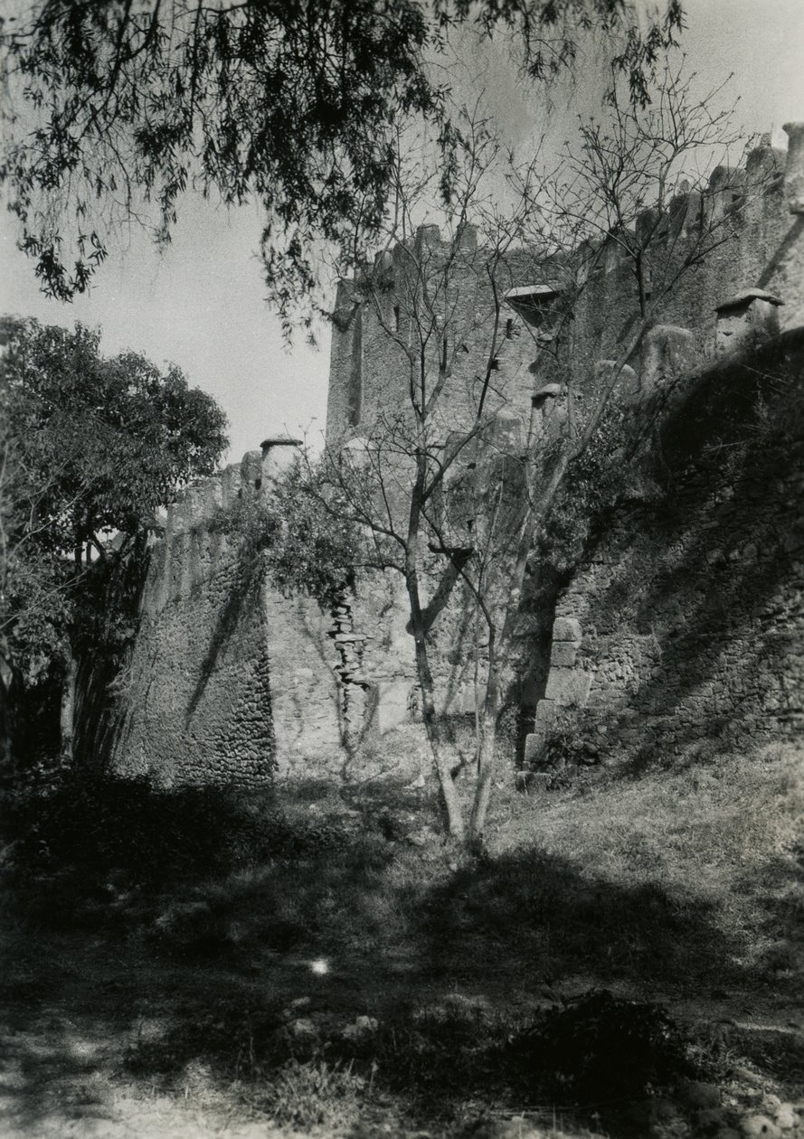 Lady Mary of Zionin kirkon ulkoseinä, Axum, Etiopia, valokuvaaja Ugo Monneret de Villard. tekijältä Ugo Monneret de Villard