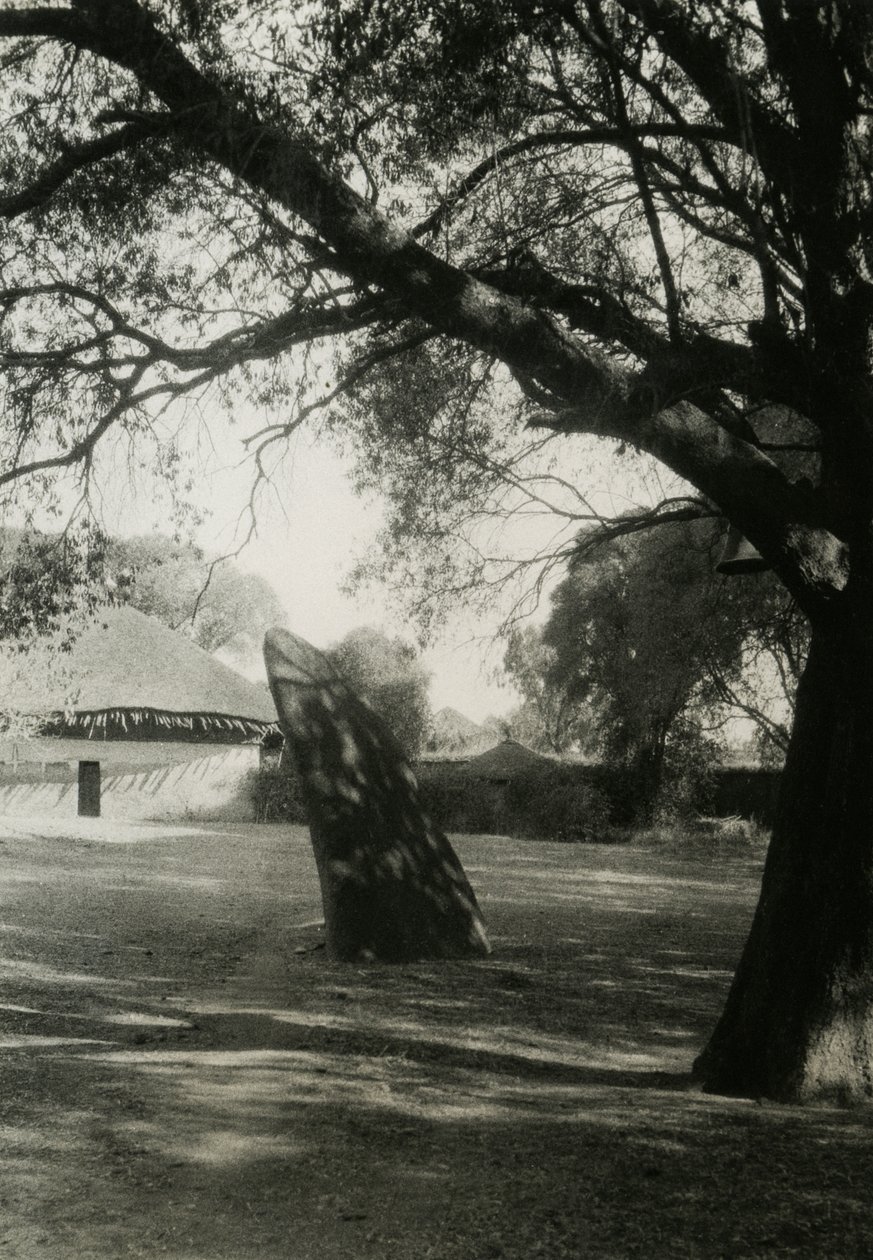 Pylväs Axumissa, Etiopiassa, valokuvaaja Ugo Monneret de Villard, n. 1937. tekijältä Ugo Monneret de Villard