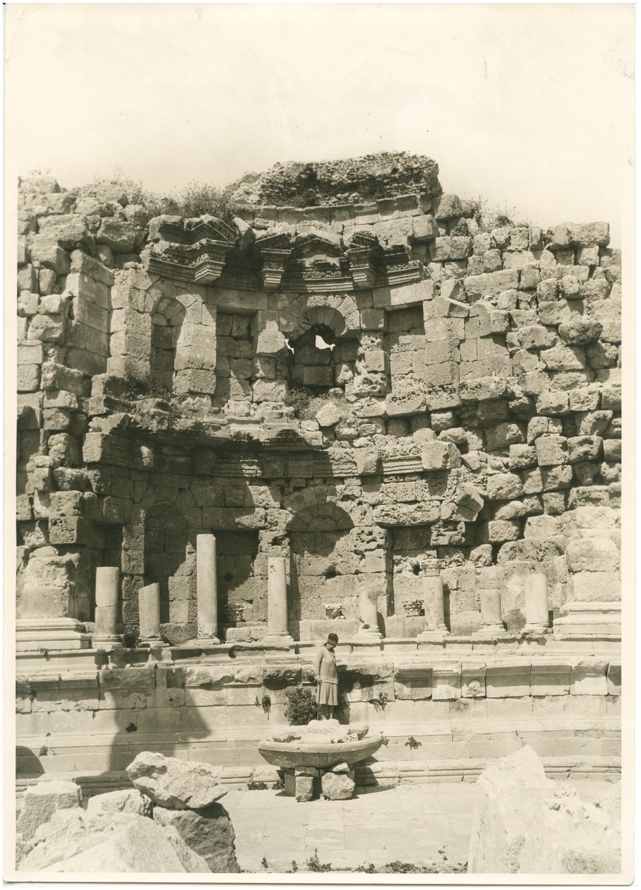 Nymfaeum, kreikkalais-roomalainen Gerasan kaupunki (nykyinen Jerash), Ugo Monneret de Villardin valokuva, n. 1930. tekijältä Ugo Monneret de Villard