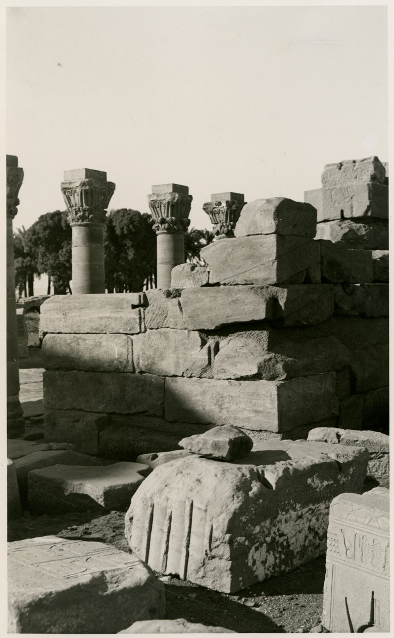 Näkymä roomalaisesta nymphayksiköstä, Dendera, Egypti, valokuvaaja Ugo Monneret de Villard. tekijältä Ugo Monneret de Villard