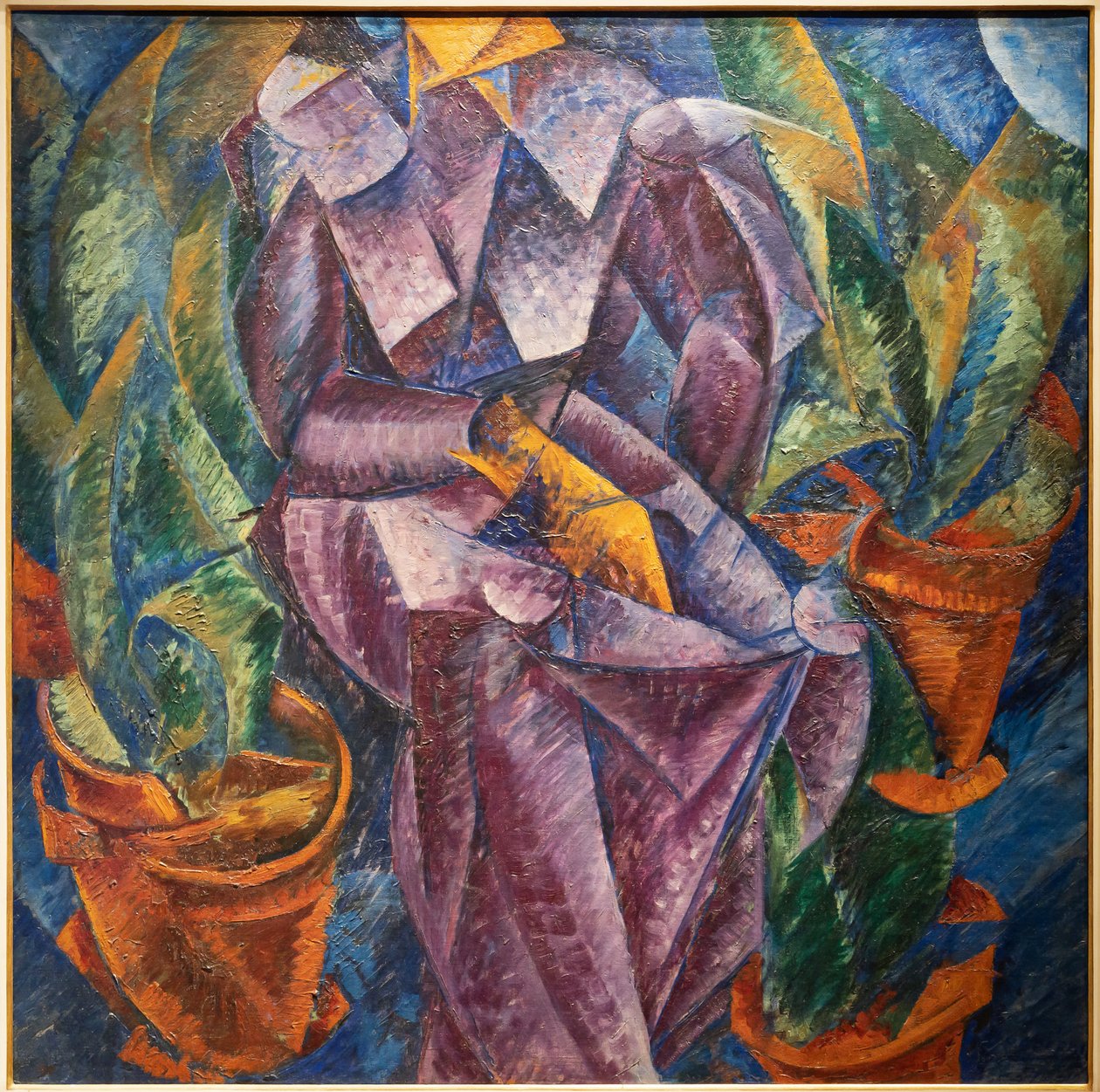 Spiraali kohtisuora rakenne. Istuva nainen tekijältä Umberto Boccioni
