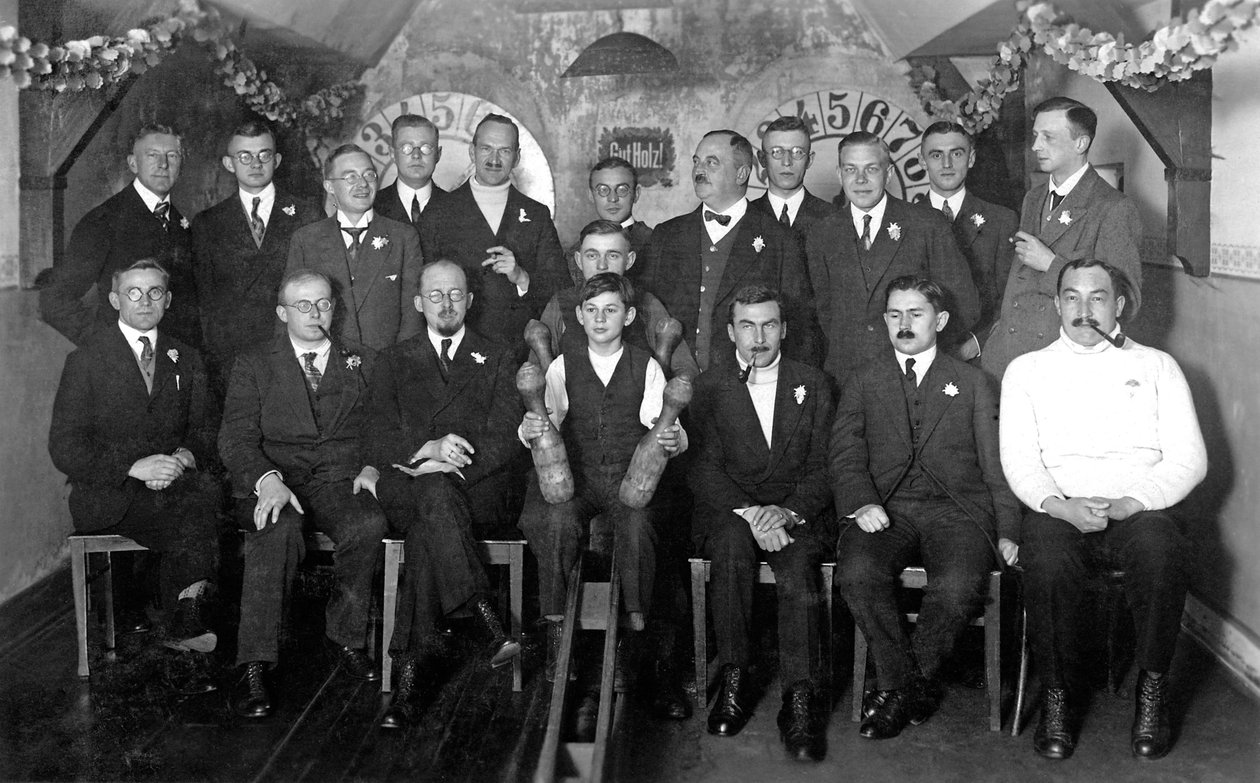BAH biologit sotien välisen ajanjakson lopussa 1927 keilailu akateemikkojen kanssa tekijältä Unbekannt Unbekannt