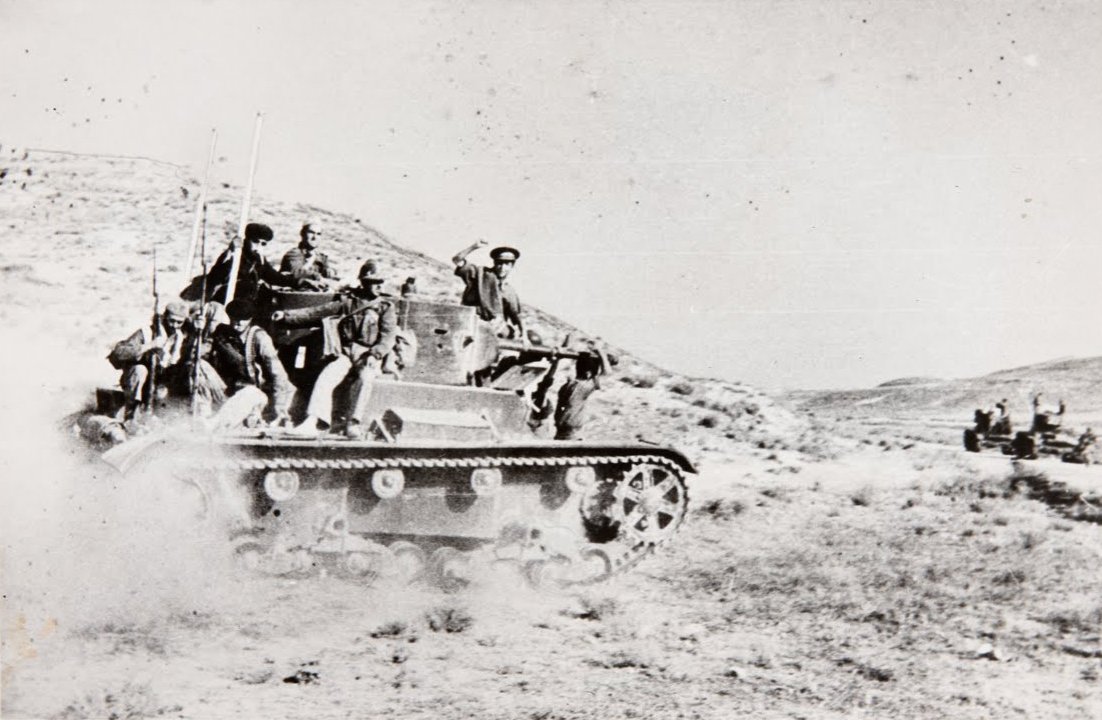 Etene kohtaamaan Rebel Drive (lojalistien panssarivaunuja), Madrid. tekijältä Unbekannt Unbekannt