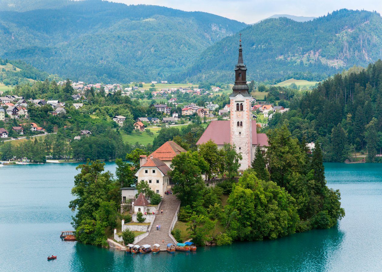 Bled, Slovenia. Neitsyt taivaaseenastumisen kirkko, Bledin saari tekijältä Unbekannt Unbekannt