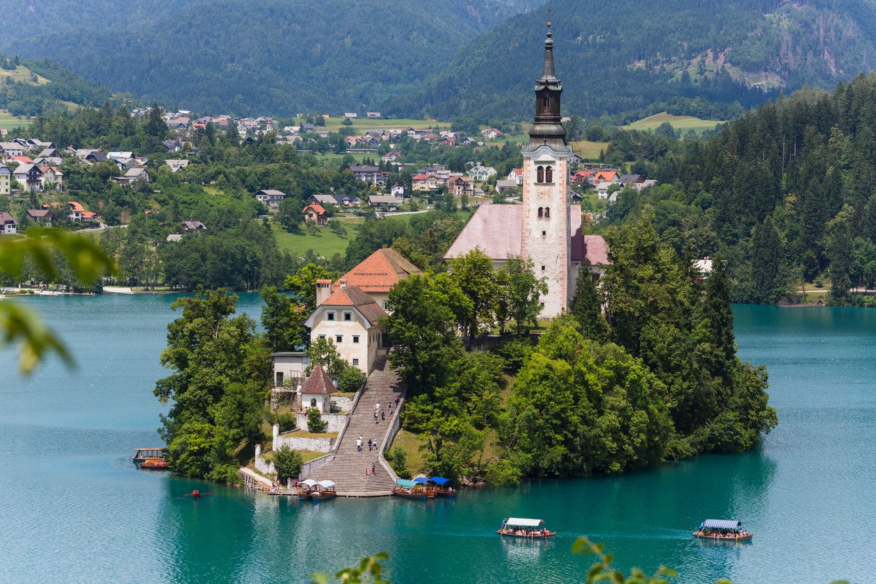 Bled, Slovenia. Neitsyt taivaaseenastumisen kirkko, Bledin saari tekijältä Unbekannt Unbekannt