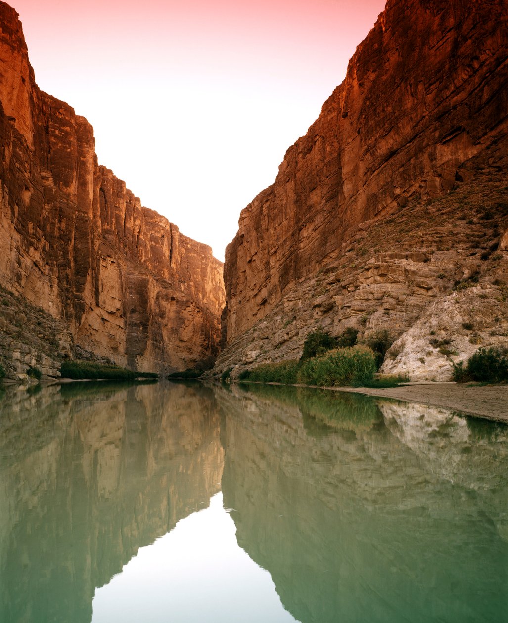 Bluffs Rio Granden yläpuolella Big Bendin kansallispuistossa, Texasissa tekijältä Unbekannt Unbekannt
