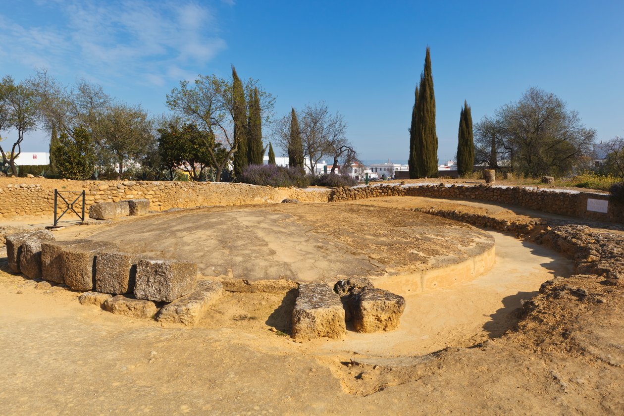 Pyöreä mausoleumi arkeologisen kompleksin roomalaisessa hautausmaassa, Carmonassa, Sevillan maakunnassa, Espanjassa. tekijältä Unbekannt Unbekannt